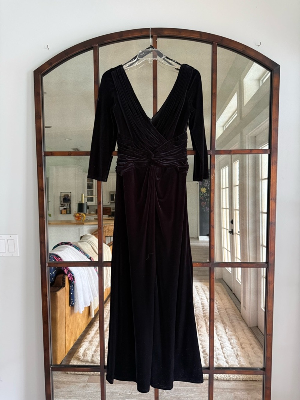 Elegant Black Velvet Long Sleeve V-Neck Dress
